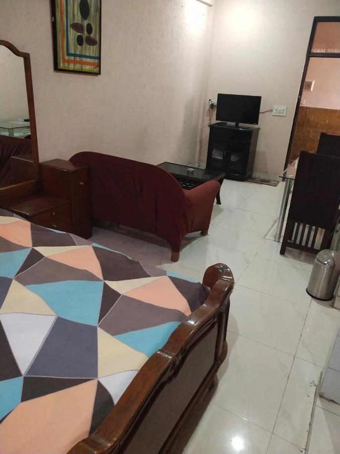 Mufis Homestay, Emerald Compound, New Palam Vihar-2 Гургаон Екстериор снимка