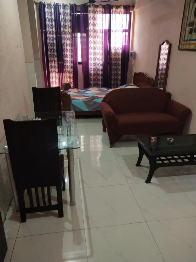 Mufis Homestay, Emerald Compound, New Palam Vihar-2 Гургаон Екстериор снимка