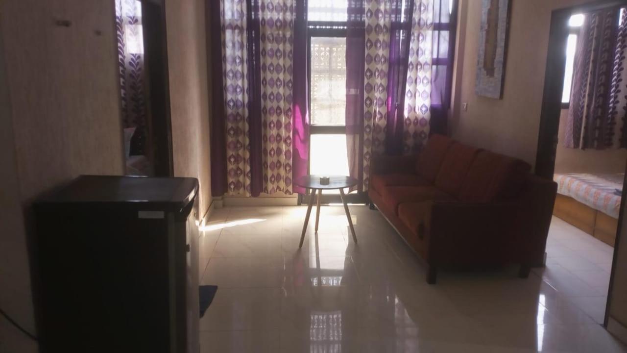 Mufis Homestay, Emerald Compound, New Palam Vihar-2 Гургаон Екстериор снимка