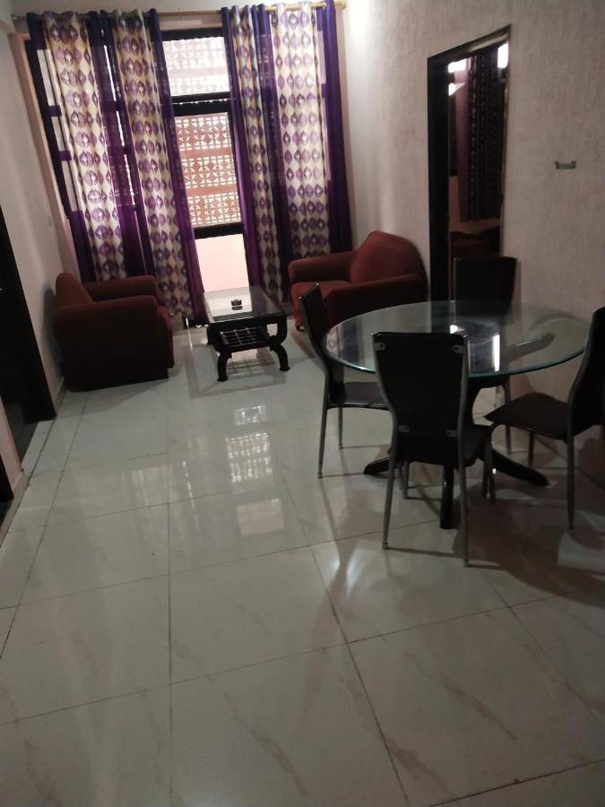 Mufis Homestay, Emerald Compound, New Palam Vihar-2 Гургаон Екстериор снимка