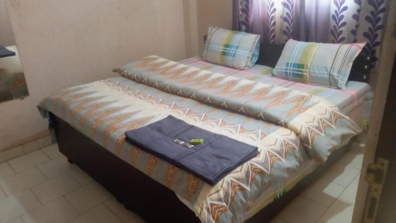 Mufis Homestay, Emerald Compound, New Palam Vihar-2 Гургаон Екстериор снимка