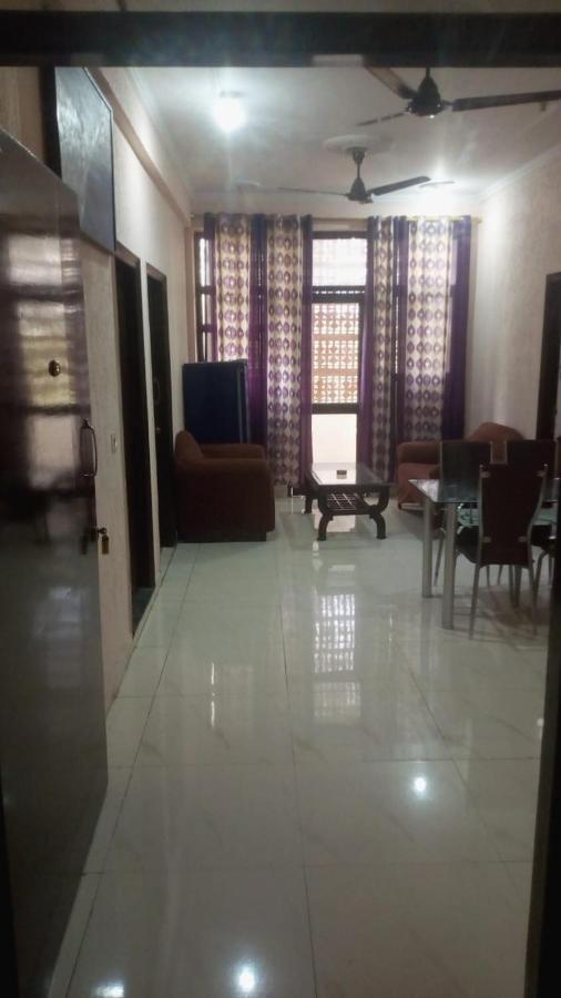 Mufis Homestay, Emerald Compound, New Palam Vihar-2 Гургаон Екстериор снимка