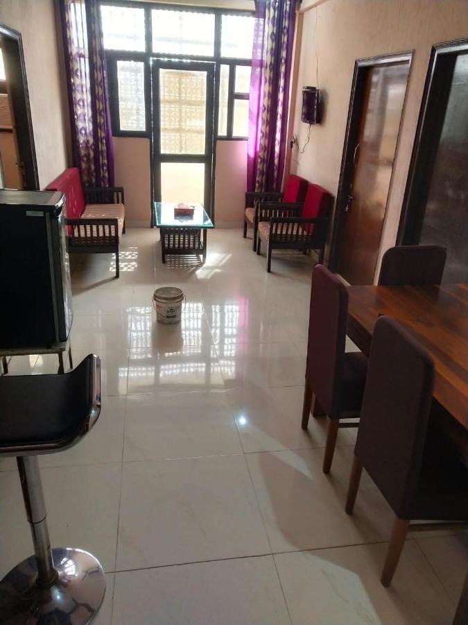Mufis Homestay, Emerald Compound, New Palam Vihar-2 Гургаон Екстериор снимка