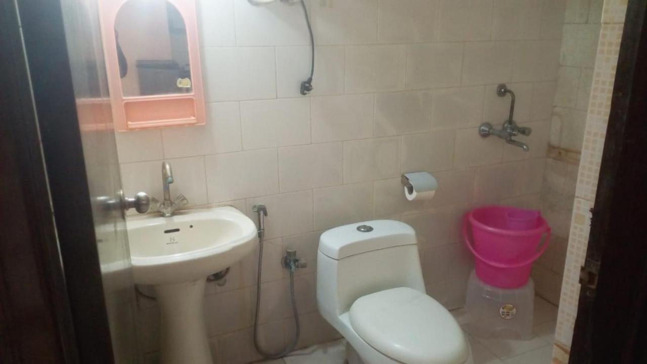 Mufis Homestay, Emerald Compound, New Palam Vihar-2 Гургаон Екстериор снимка