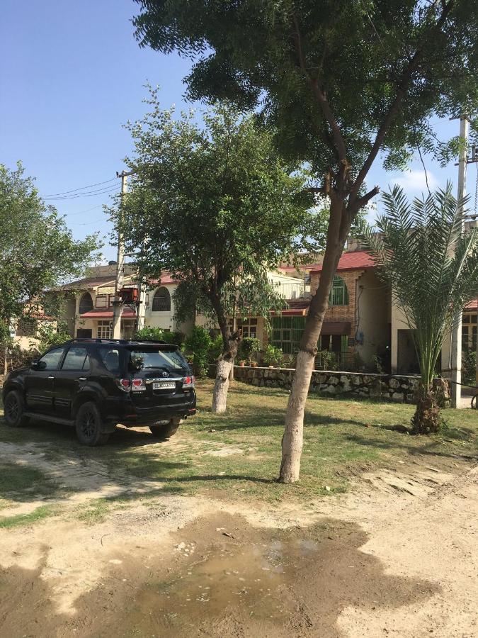 Mufis Homestay, Emerald Compound, New Palam Vihar-2 Гургаон Екстериор снимка